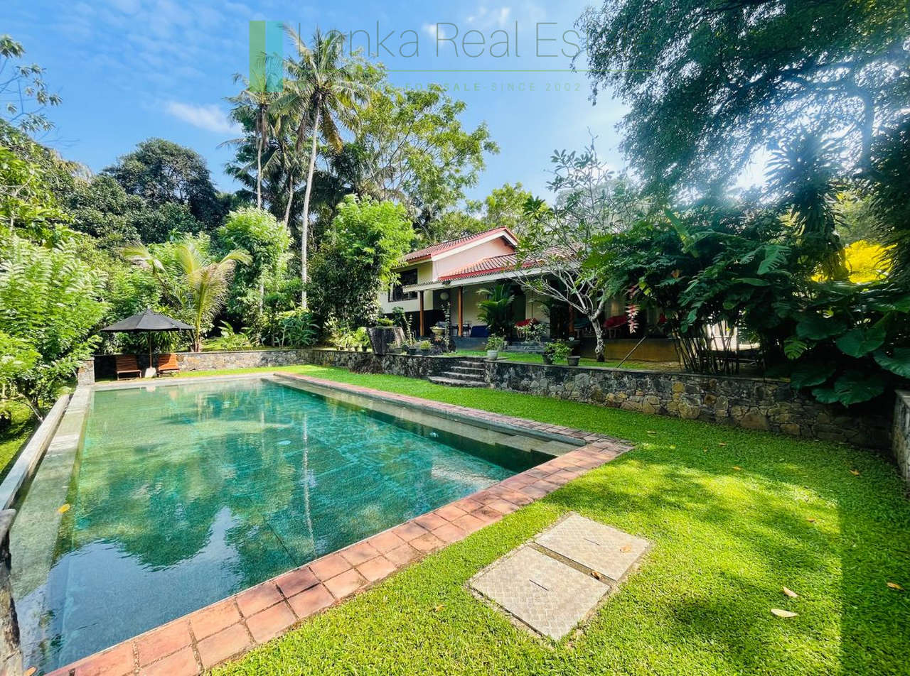 Heritage house with pool and two cottages