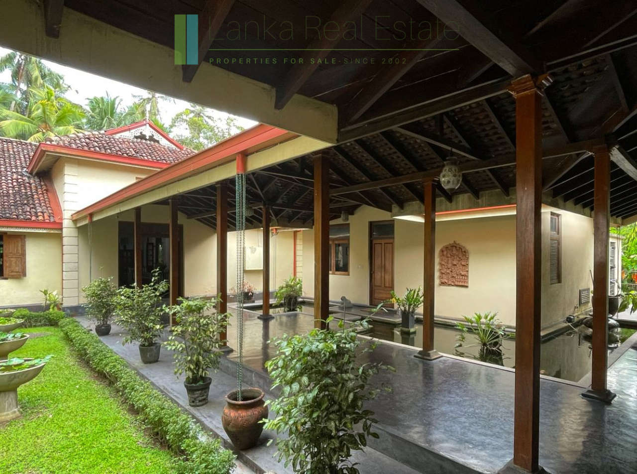 Heritage house with pool and two cottages