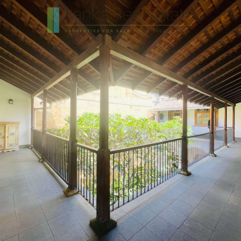 Fully renovated historic Galle Fort villa