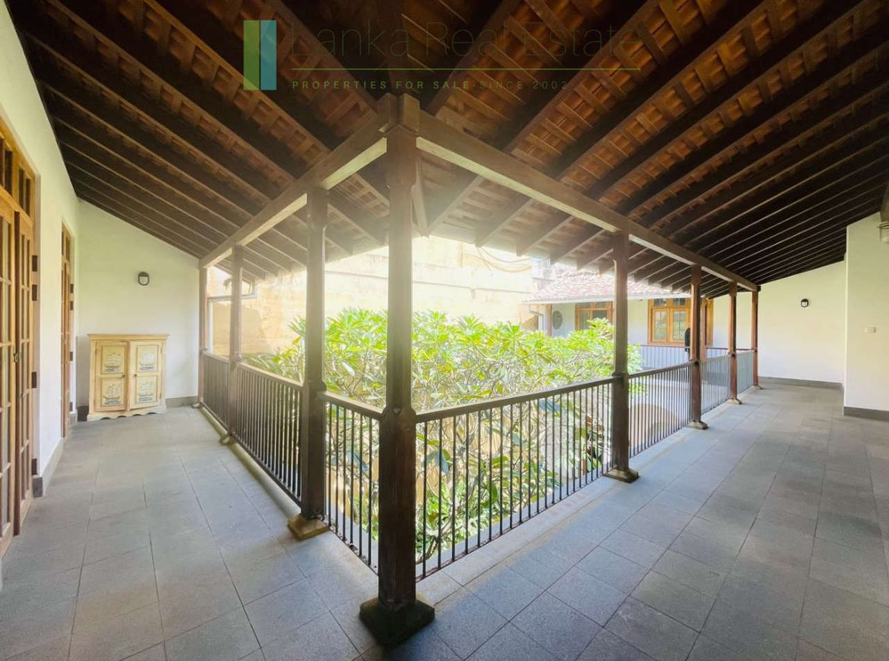 Fully renovated historic Galle Fort villa