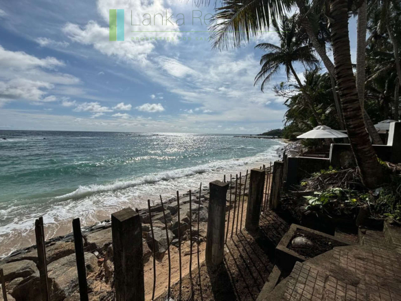 Prime Mirissa beachfront plot