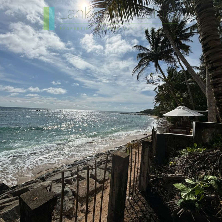 Prime Mirissa beachfront plot