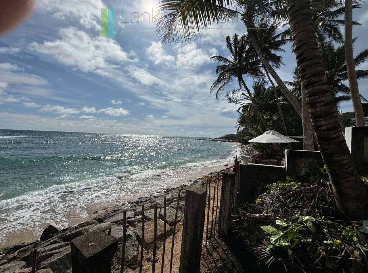 Prime Mirissa beachfront plot