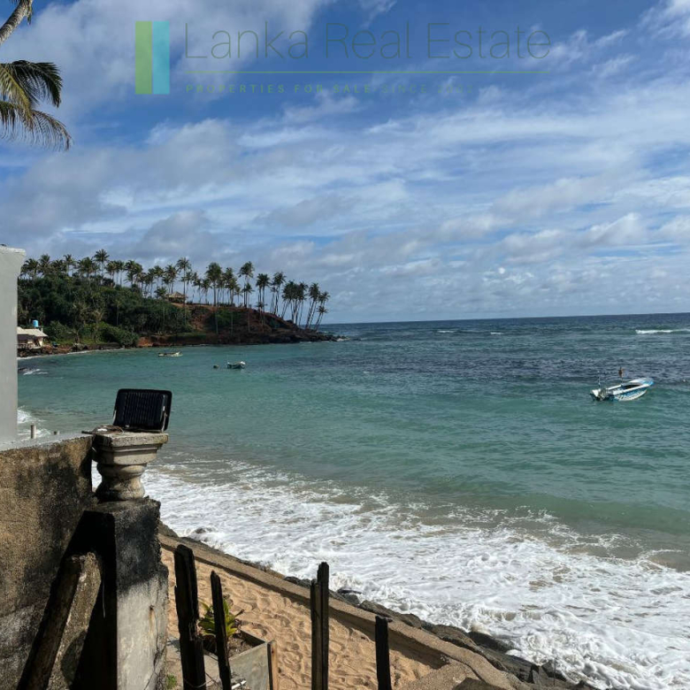 Prime Mirissa beachfront plot