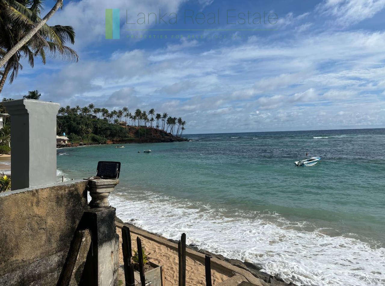 Prime Mirissa beachfront plot