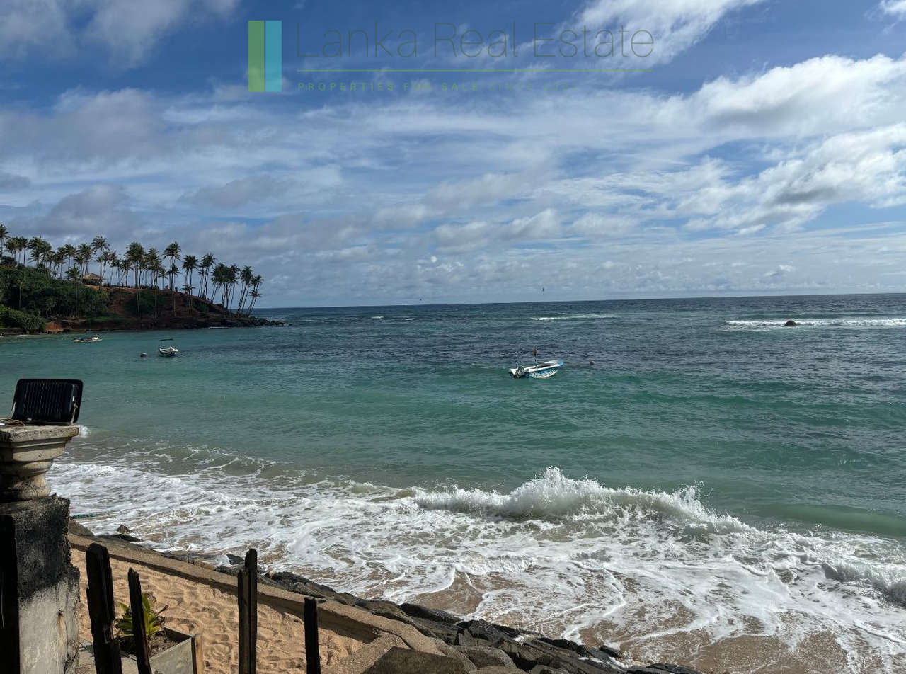Prime Mirissa beachfront plot