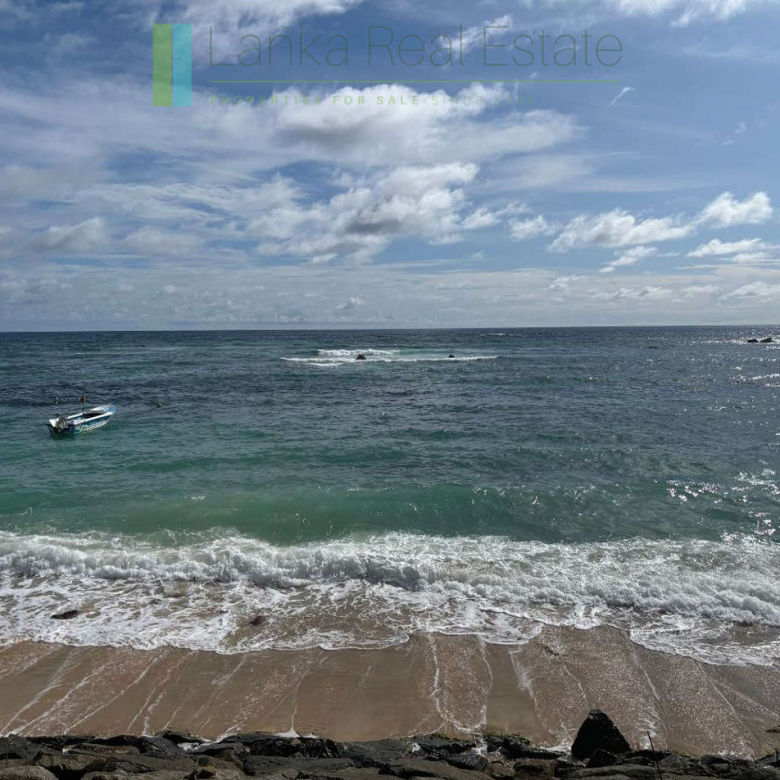 Prime Mirissa beachfront plot