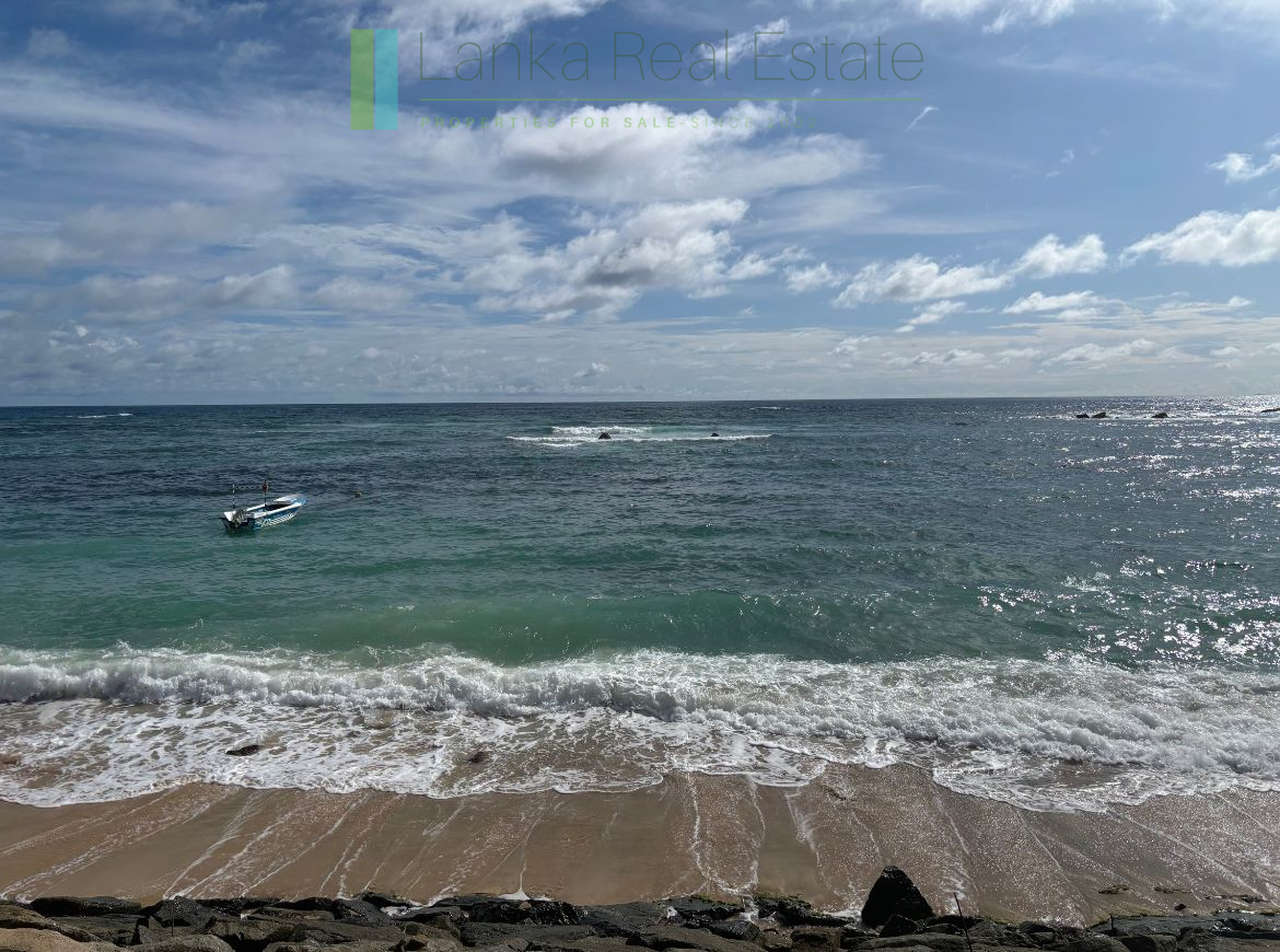 Prime Mirissa beachfront plot