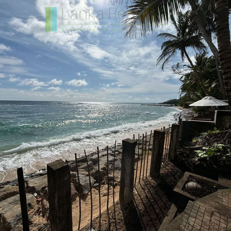 Prime Mirissa beachfront plot