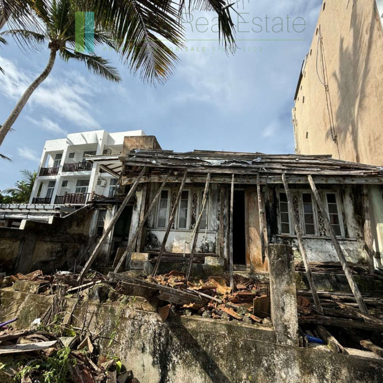 Prime Mirissa beachfront plot