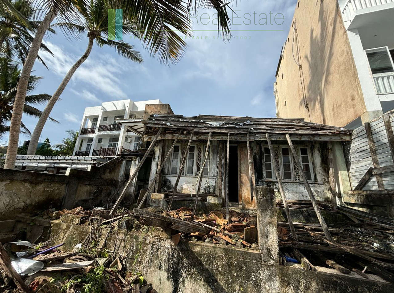 Prime Mirissa beachfront plot