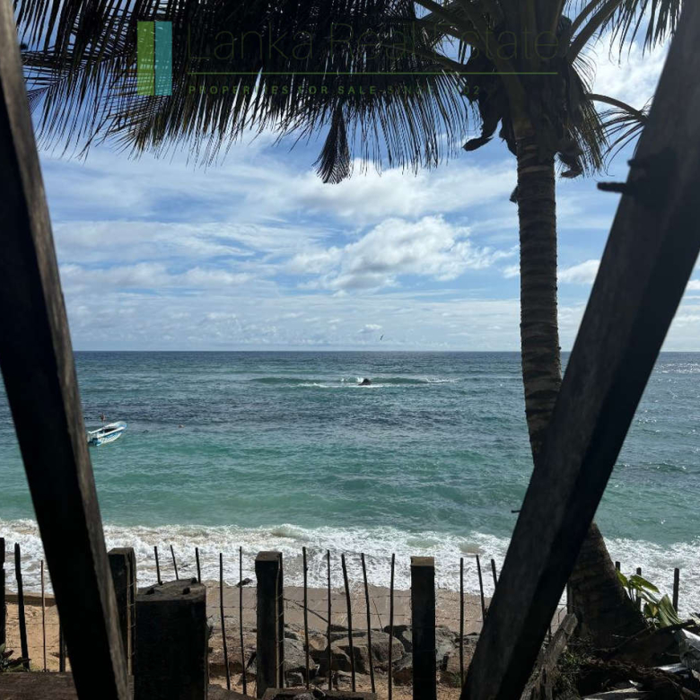 Prime Mirissa beachfront plot