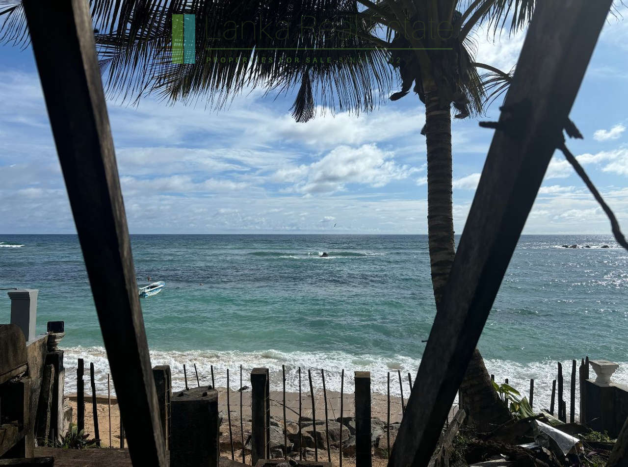 Prime Mirissa beachfront plot