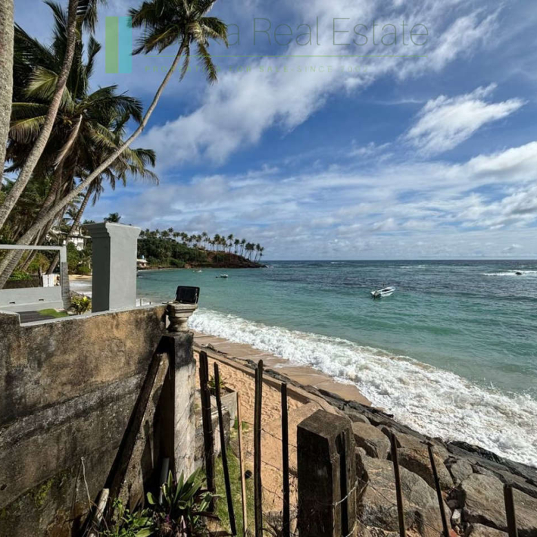 Prime Mirissa beachfront plot