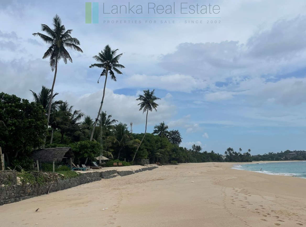 Fabulous Mirissa oceanfront on sandy beach