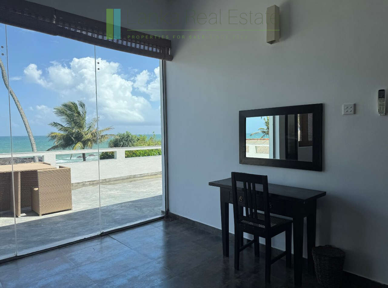 Dondra oceanfront villa