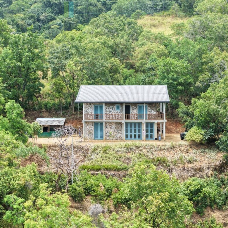 Stone built house on 10 acres in hill country