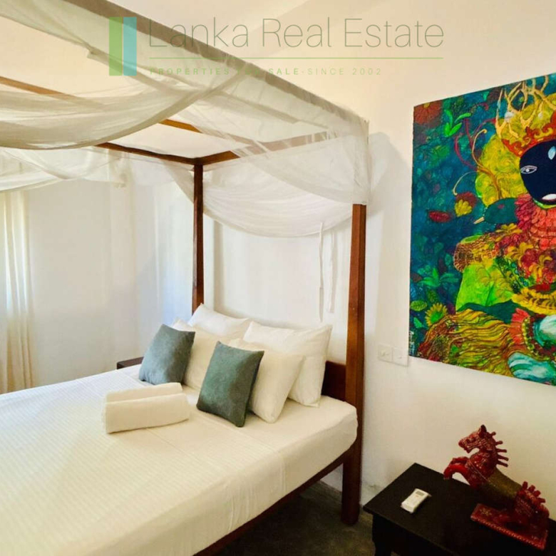 Three-bedroomed villa with pool near the beach