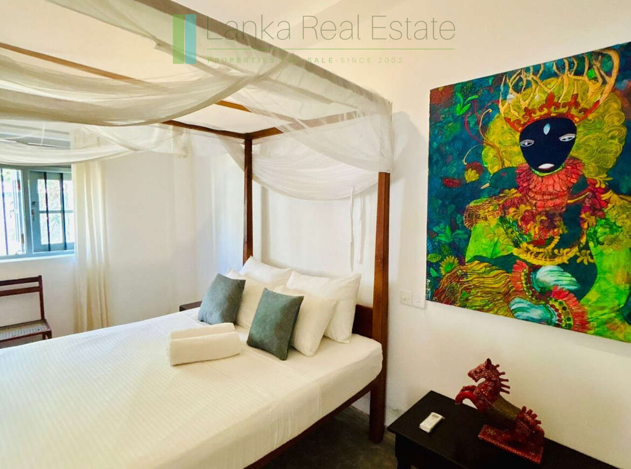 Three-bedroomed villa with pool near the beach