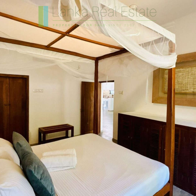 Three-bedroomed villa with pool near the beach