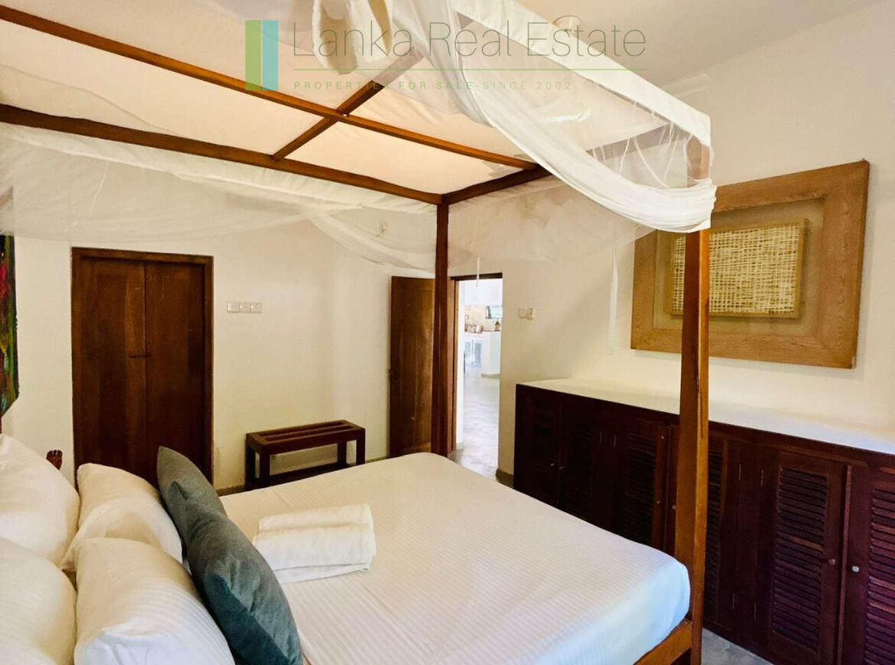 Three-bedroomed villa with pool near the beach