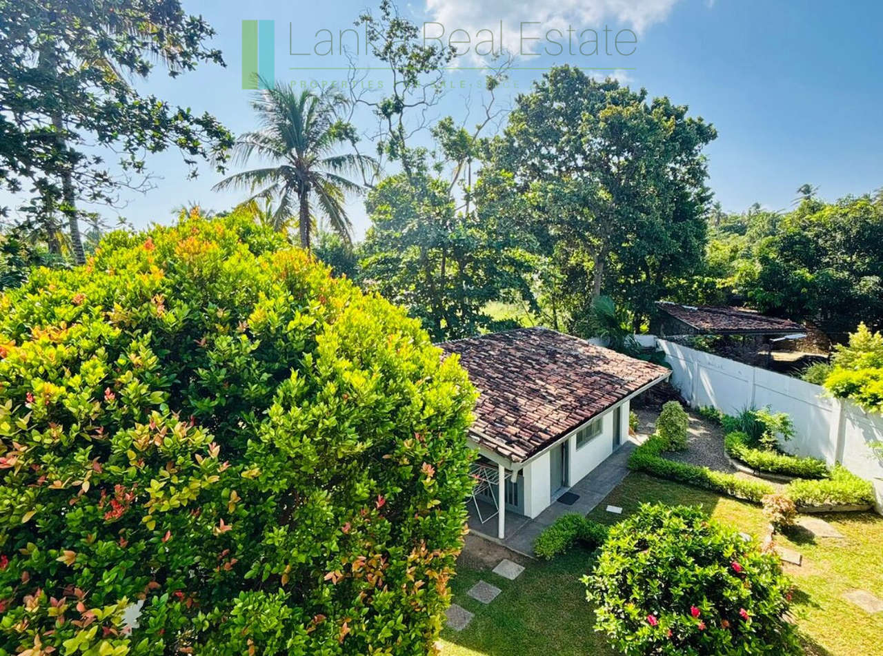 Three-bedroomed villa with pool near the beach