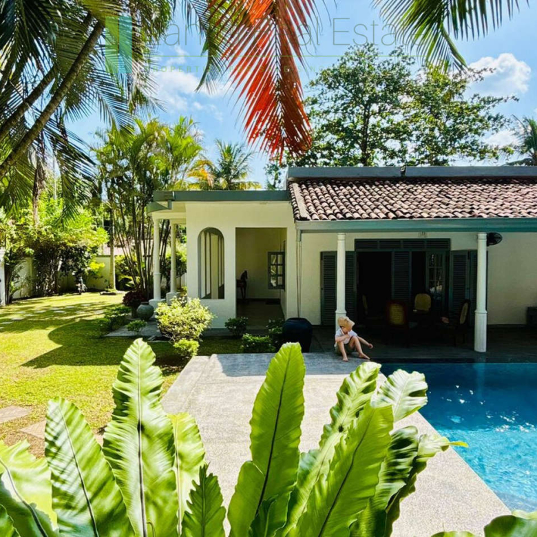 Three-bedroomed villa with pool near the beach