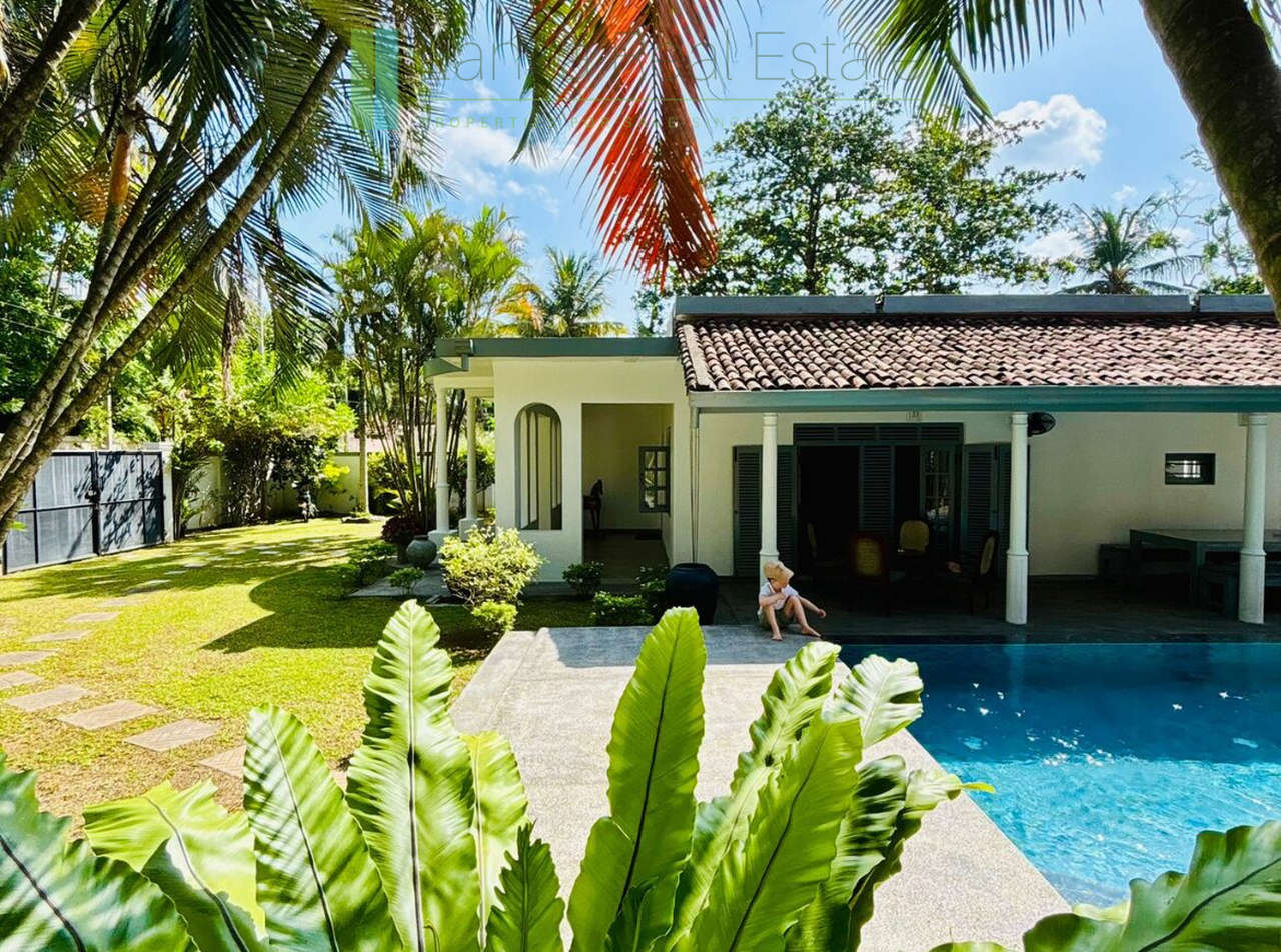 Three-bedroomed villa with pool near the beach