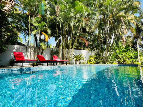 Three-bedroomed villa with pool near the beach