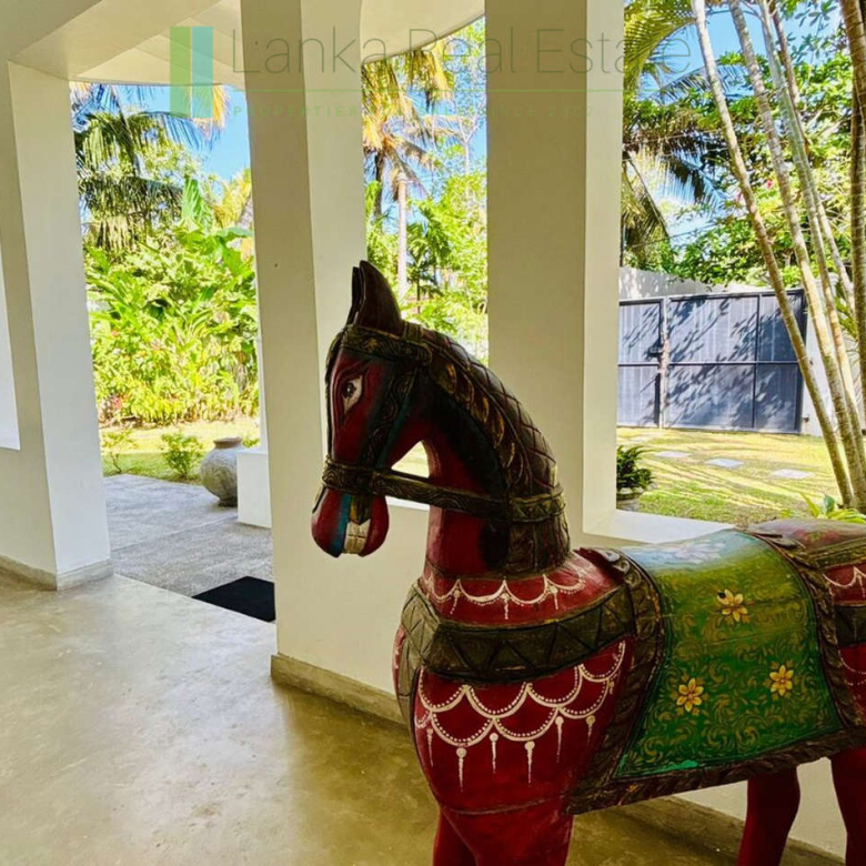Three-bedroomed villa with pool near the beach