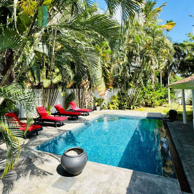 Three-bedroomed villa with pool near the beach