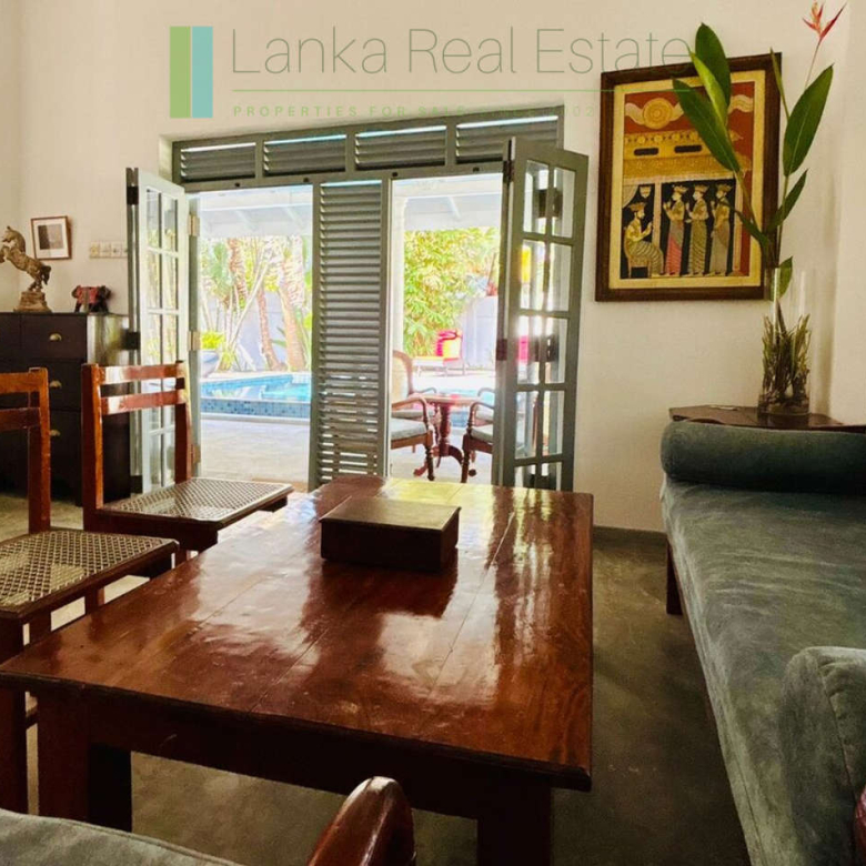 Three-bedroomed villa with pool near the beach