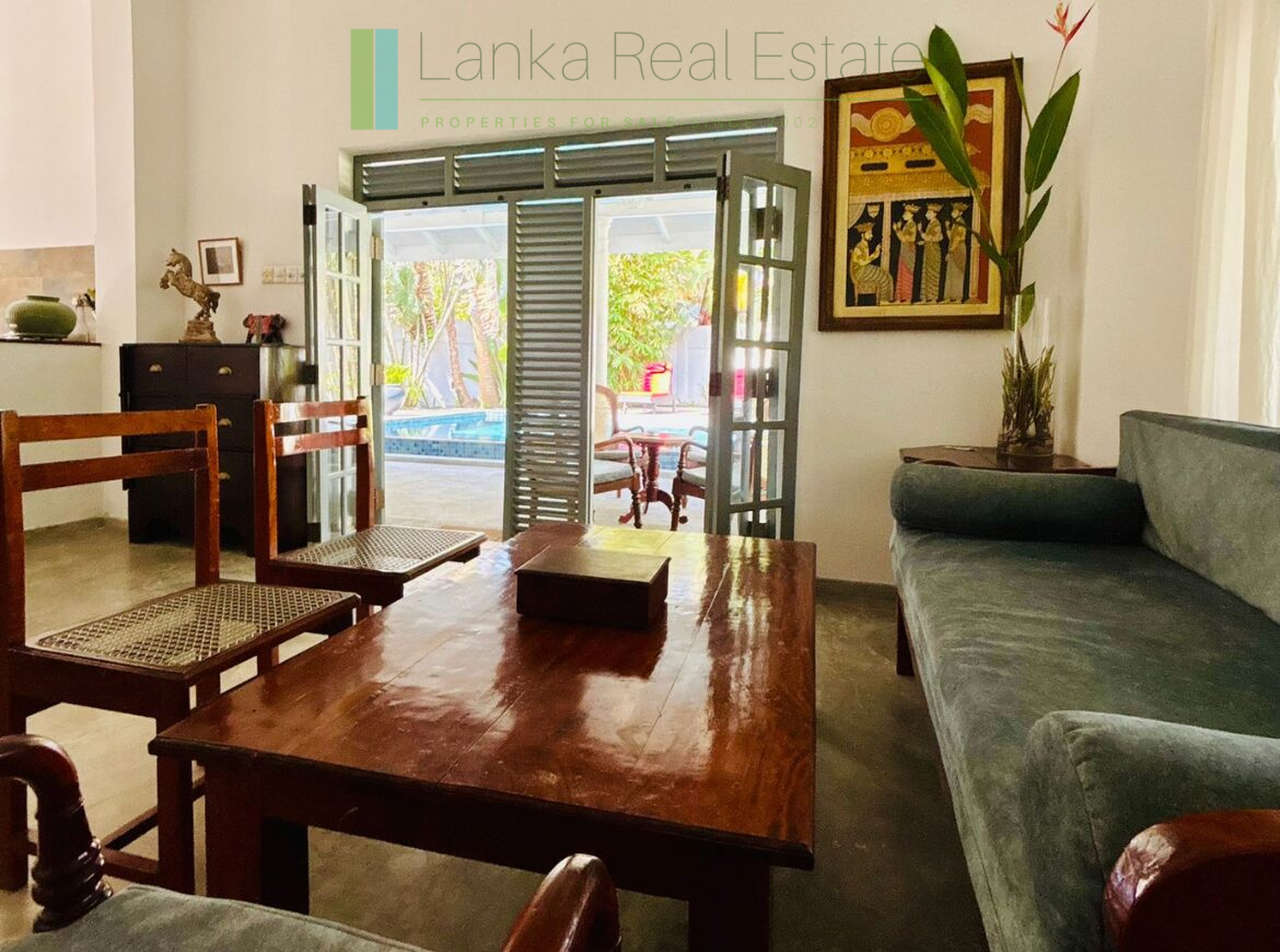 Three-bedroomed villa with pool near the beach