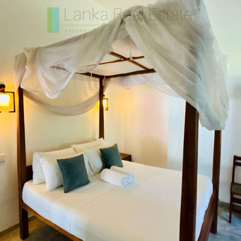 Three-bedroomed villa with pool near the beach