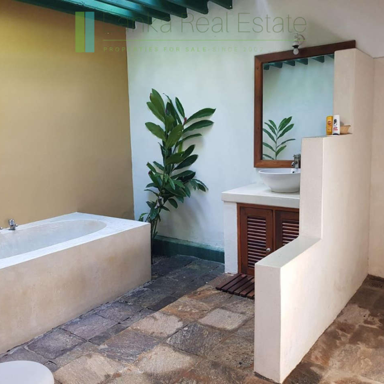 Turnkey villa in gated community