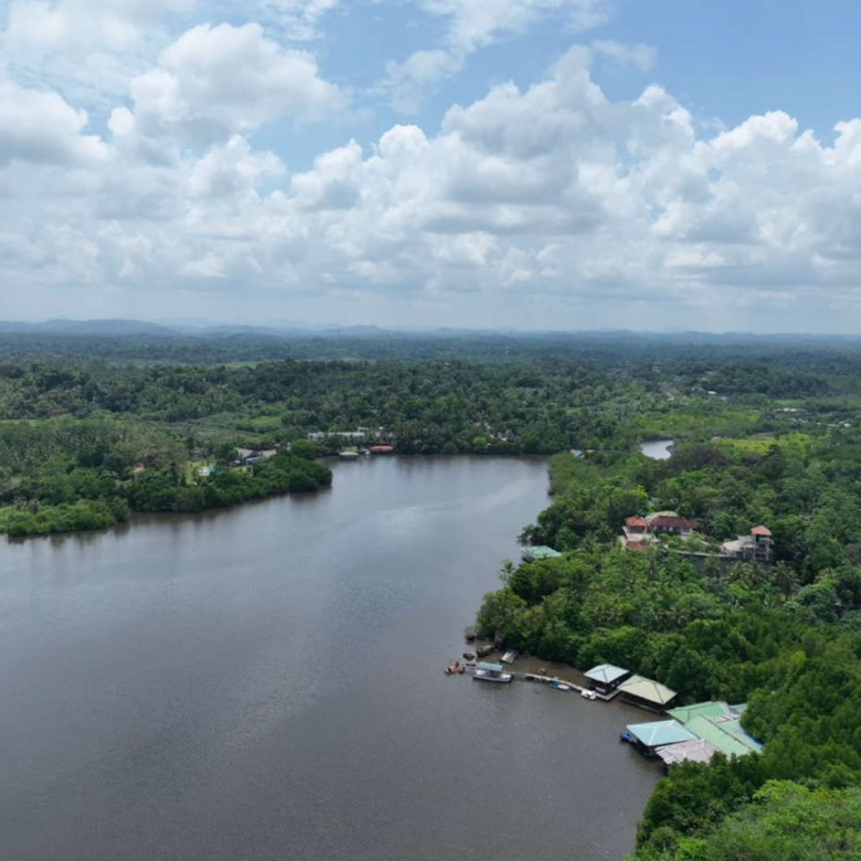 Architect designed lakefront villa