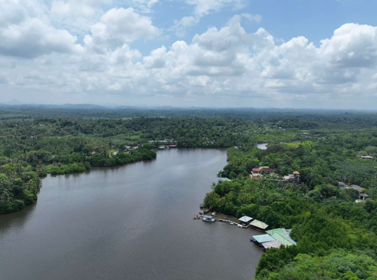 Architect designed lakefront villa