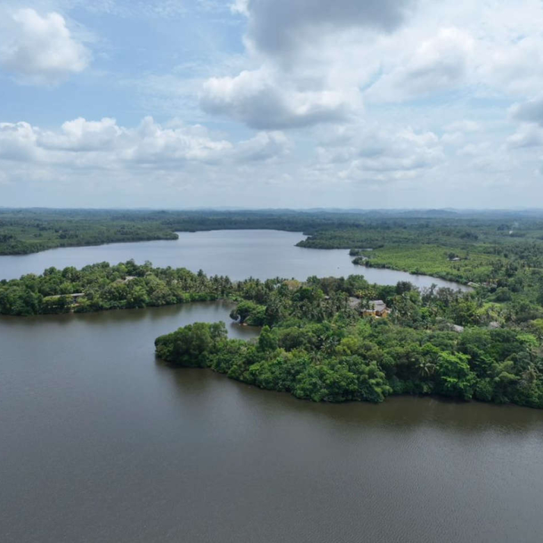 Architect designed lakefront villa