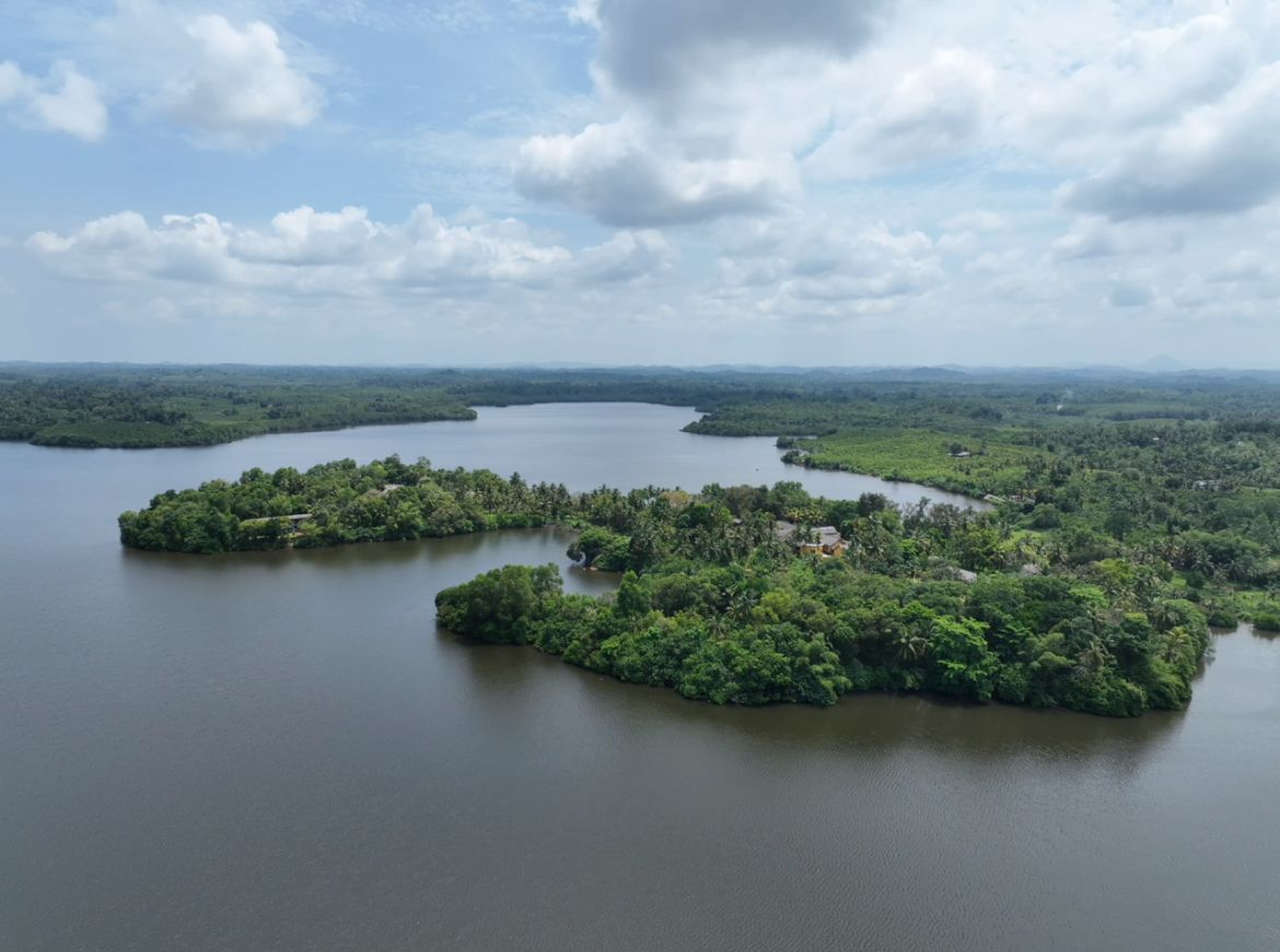 Architect designed lakefront villa
