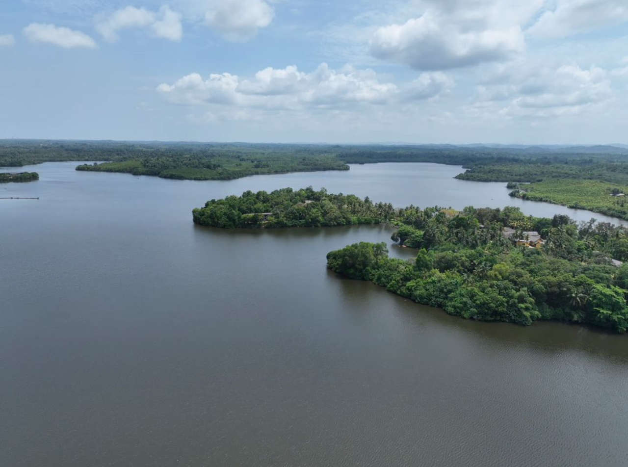 Architect designed lakefront villa