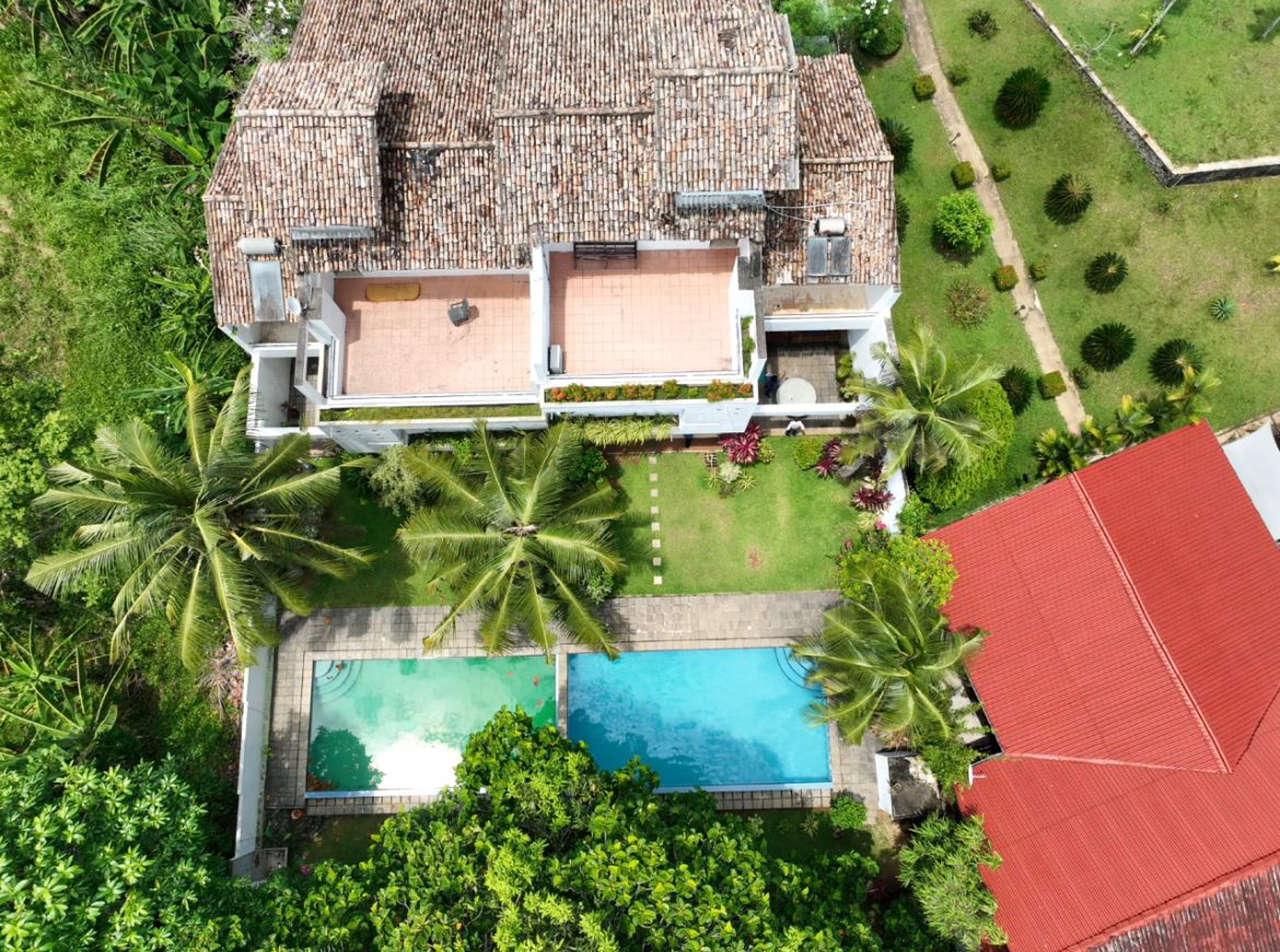 Architect designed lakefront villa