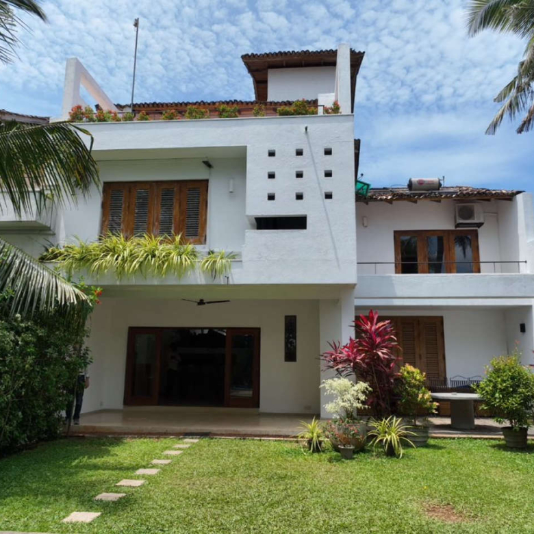 Architect designed lakefront villa