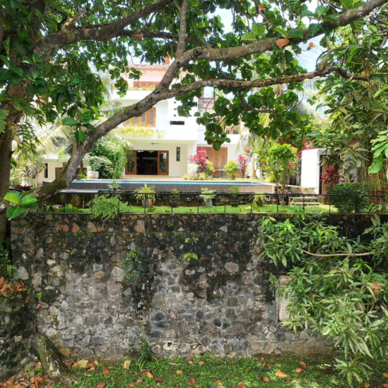 Architect designed lakefront villa