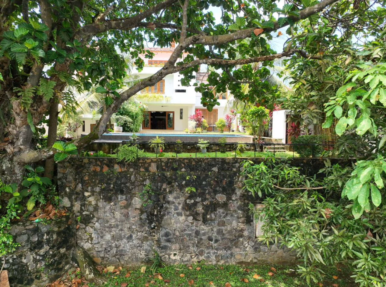 Architect designed lakefront villa