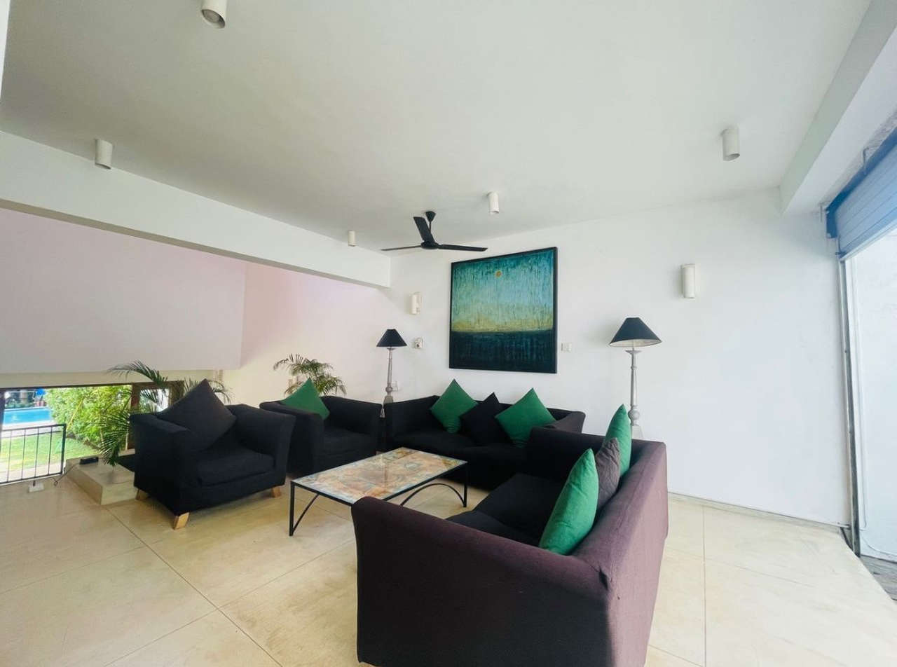 Architect designed lakefront villa