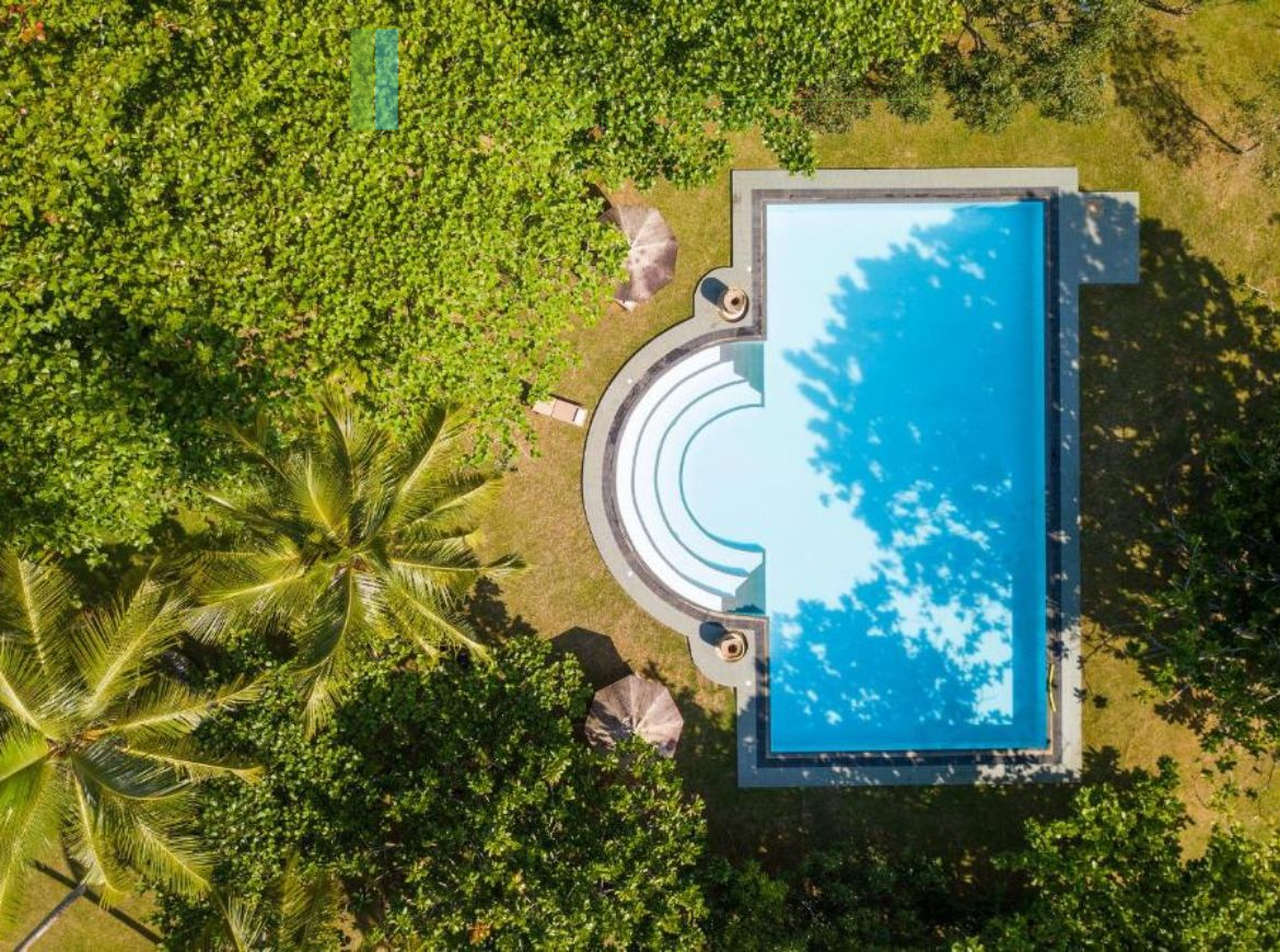 Four bedroom villa with pool in Unawatuna