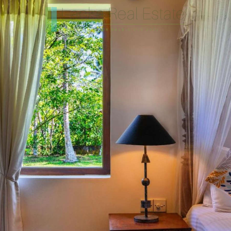 Four bedroom villa with pool in Unawatuna