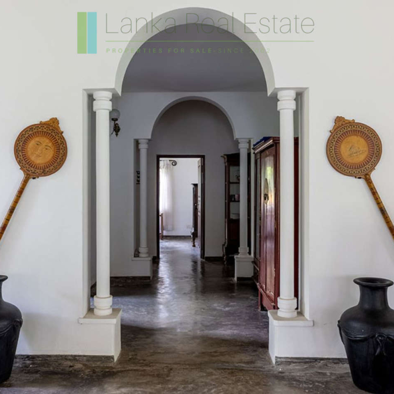 Four bedroom villa with pool in Unawatuna