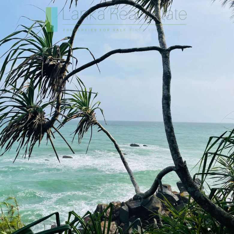 Exceptional private headland in Ahangama