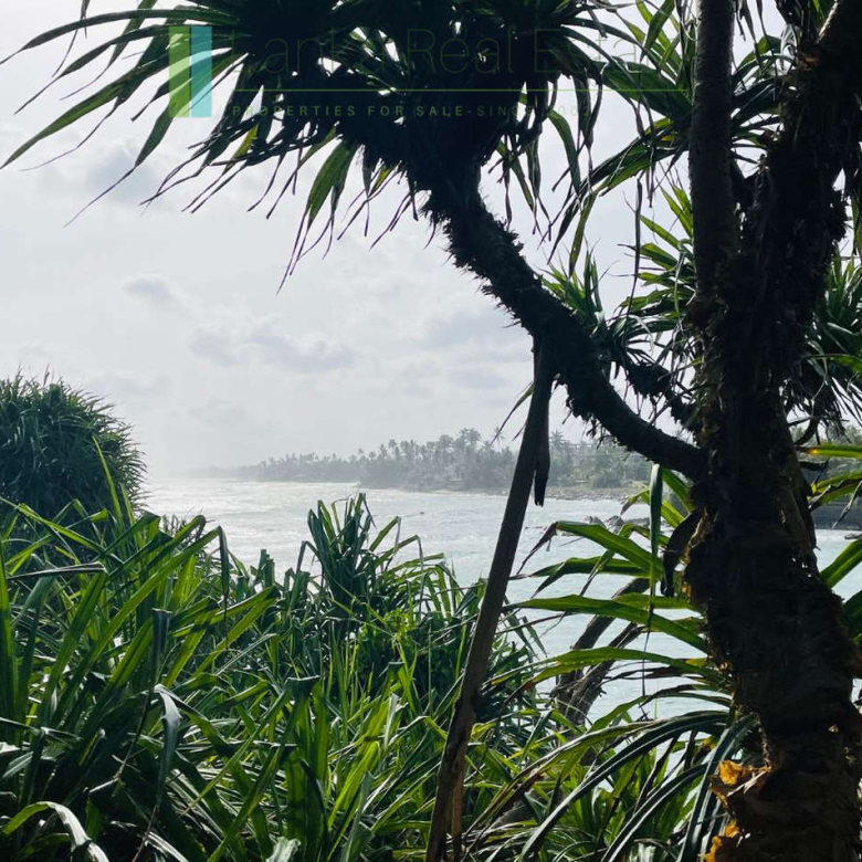 Exceptional private headland in Ahangama